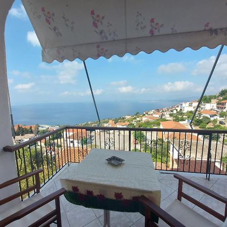 George'S Apartment Loutraki  Exterior photo